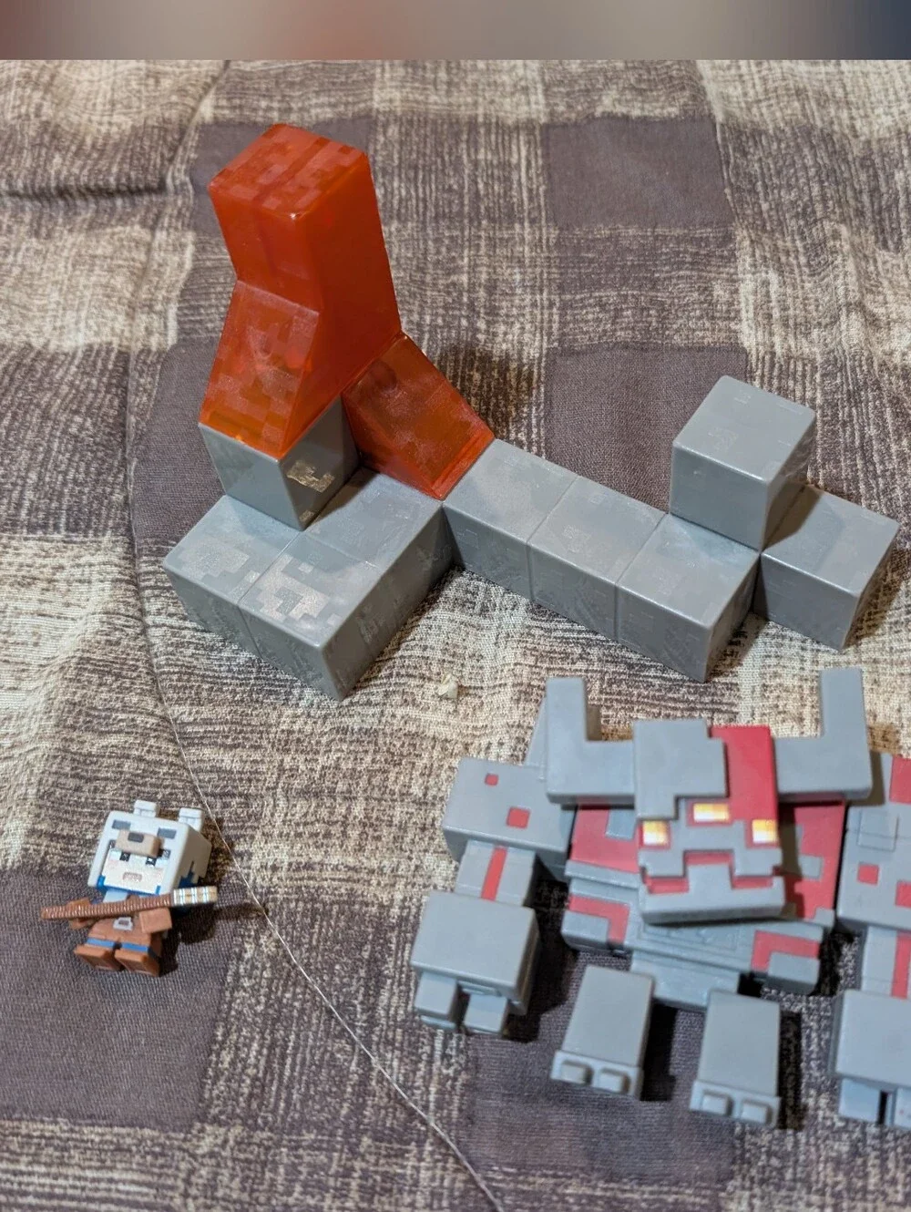 Hasbro 2020 Minecraft Dungeons Redstone Monstrosity Mangle Battle